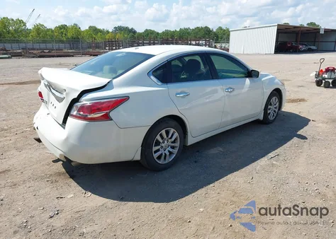 2015 Nissan Altima 2.5 S из США, поврежденный, VIN 1N4AL3AP5FN387655